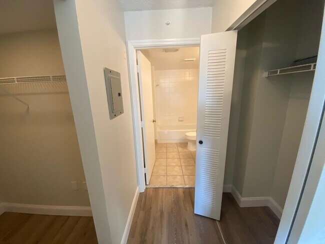 Building Photo - 4155 N Haverhill Rd