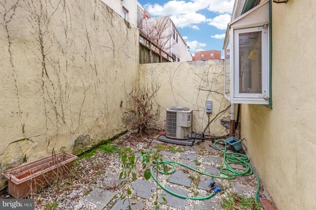 Building Photo - 1710 Naudain St