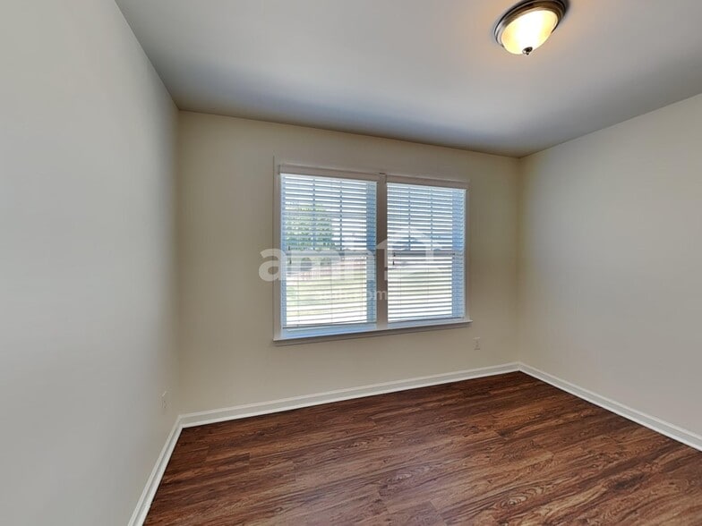 Building Photo - 3268 Saddlebrook Dr