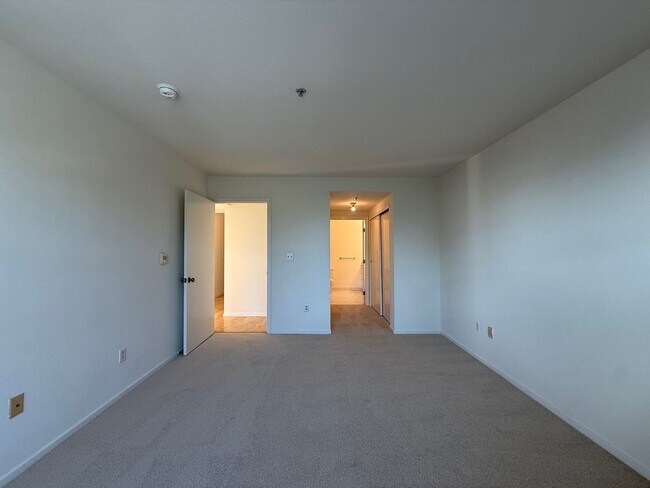 Building Photo - 2 Bedrooms / 2 Bathrooms – Corner Unit at Ocean Village Plaza