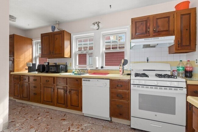 Building Photo - 51 Sargent Ave