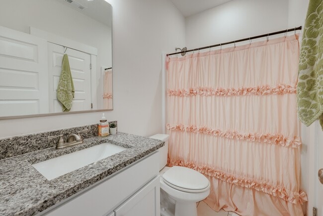 Building Photo - 372 Arch St