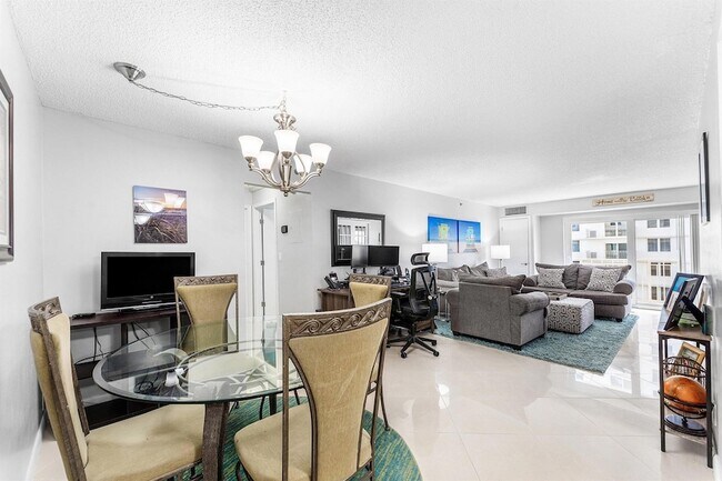 Building Photo - 3215 S Ocean Blvd