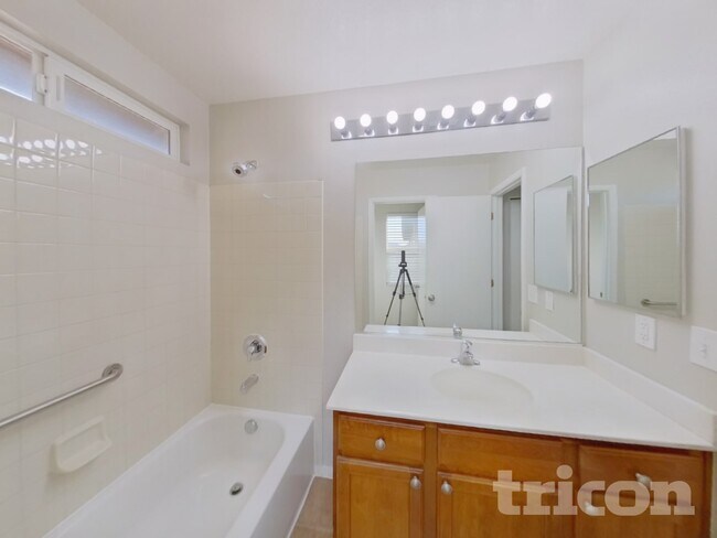 Building Photo - 10119 Deep Glen St