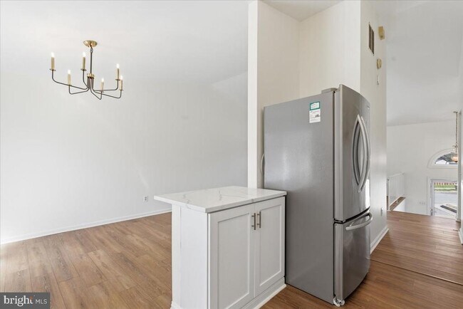 Building Photo - 502 Brighton Pl