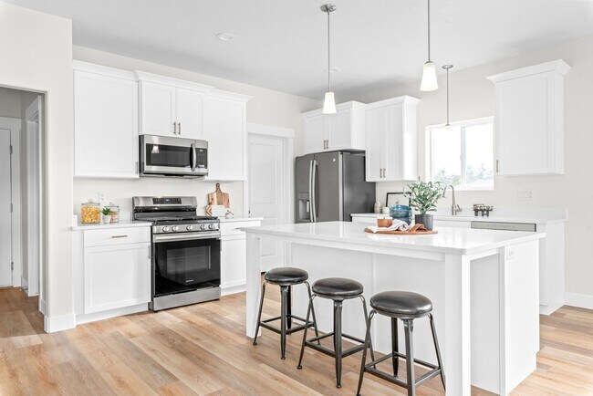 Building Photo - Golf Course Living with Incredible Views and Finished Basement
