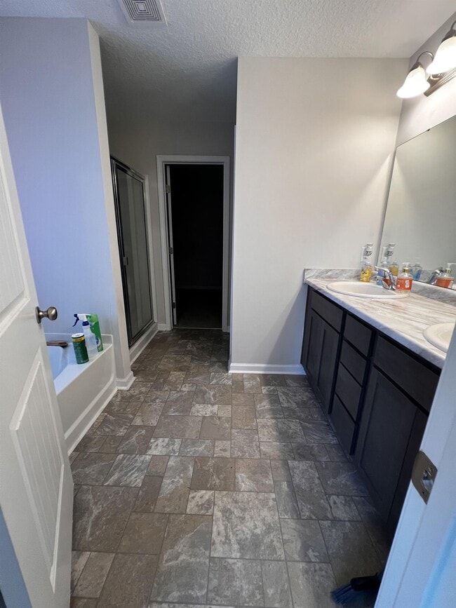 Building Photo - 283 Summerhill Dr