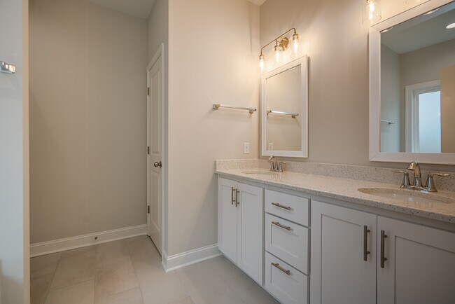 Building Photo - 106 Holland Dr