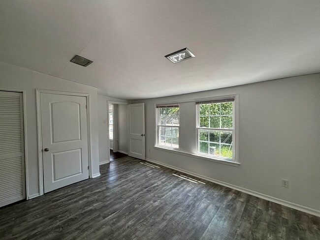 Building Photo - 378 N Highland St