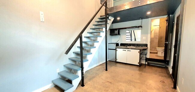 Building Photo - ALL BILLS PAID! Spacious LOFT living space...