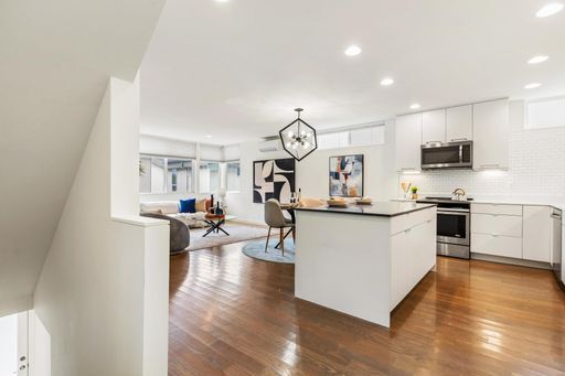 Building Photo - Stand-Alone Modern Home with Elliott Bay Views