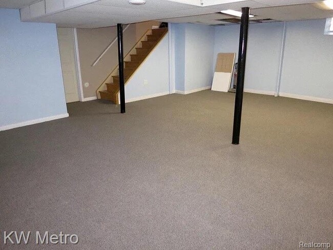 Building Photo - 173 Elmsford Dr
