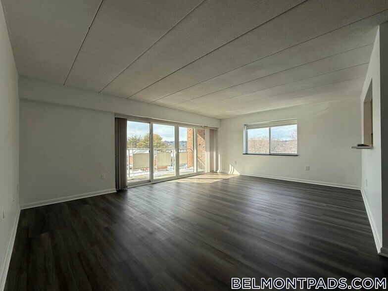 Building Photo - 55 Hill Rd