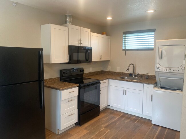 Primary Photo - 1 Bed, 1 bath single story ADU in Central ...