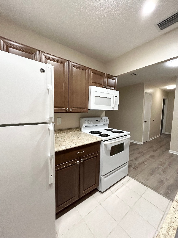 Building Photo - 1611 Green Ln