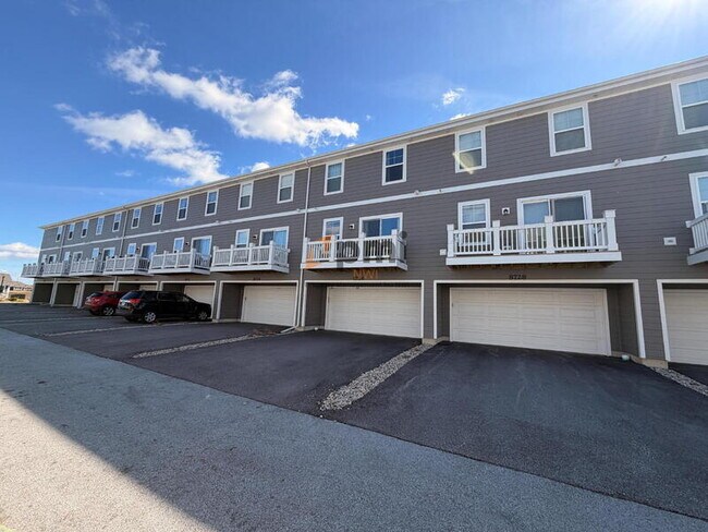 Building Photo - 8726 Orchid Dr