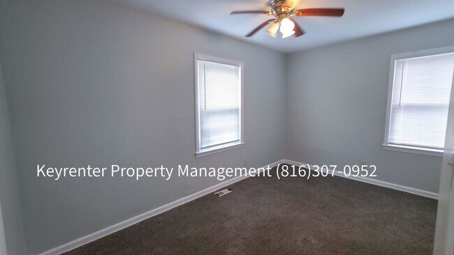 Building Photo - 2 Bed 1 Bath rare to rent!