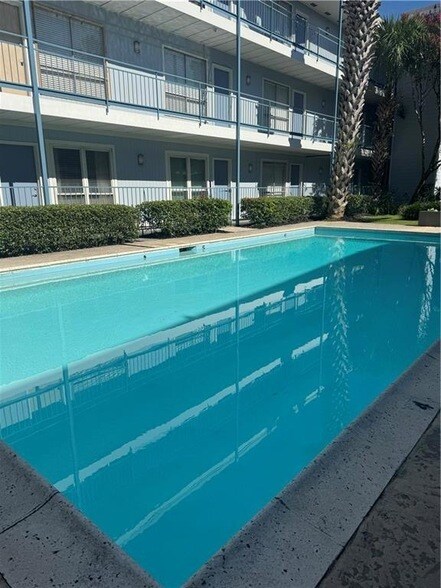 Building Photo - 318 Lake Marina Ave