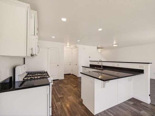 Building Photo - 98 E Harmony Ct