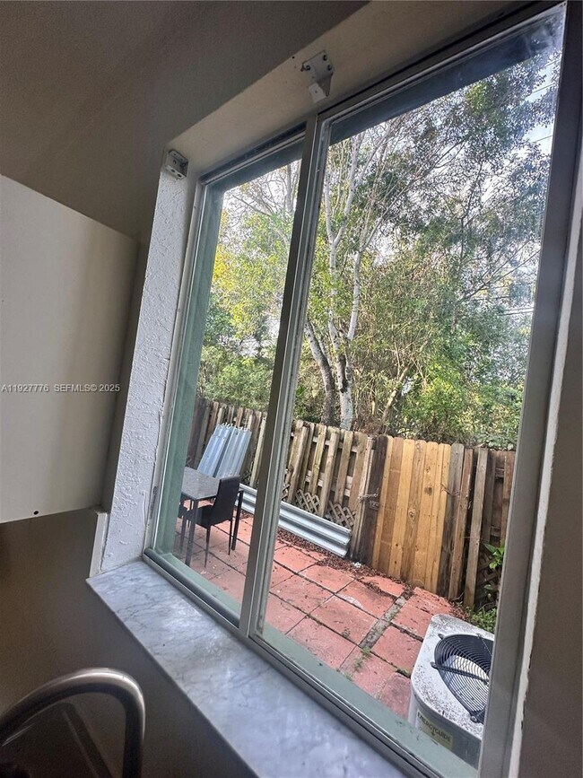 Building Photo - 1481 SE 24th Ct