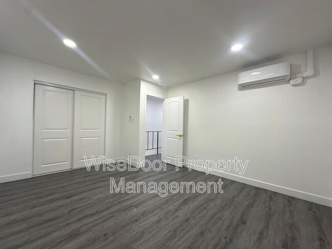 Building Photo - 1812 E Adams Ave