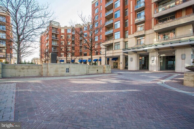 Building Photo - 3600 S Glebe Rd