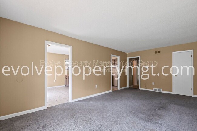 Building Photo - 3771 Ironwood Dr