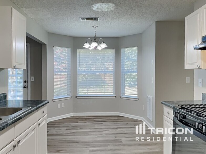 Building Photo - 5431 Sapphire Cir