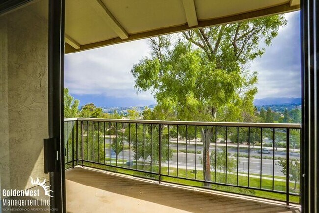 Building Photo - Breezy 2Bdm 2Ba Top-Floor Corner Condo with Mountain Views!