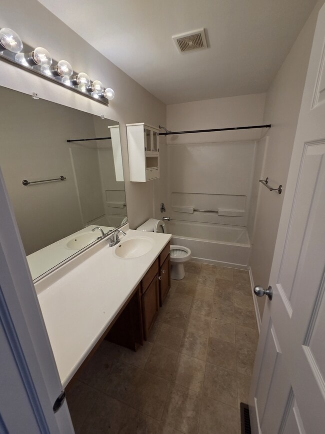 Building Photo - 2206 Flagstone Ln