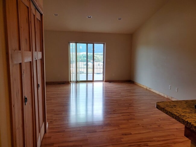 Building Photo - 110 Molly Dr