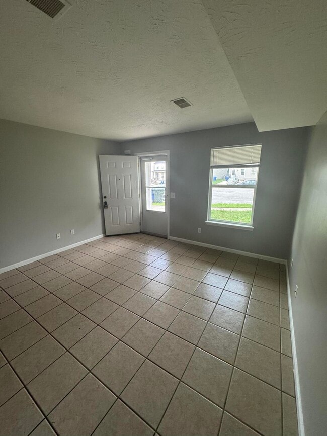 Building Photo - 228 Mousas Way
