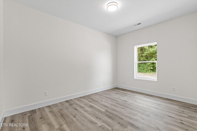 Building Photo - 3900 Lilac Ave