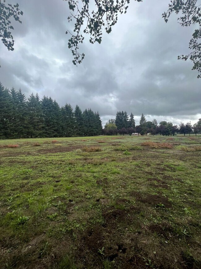 Building Photo - 1625 River Loop 1