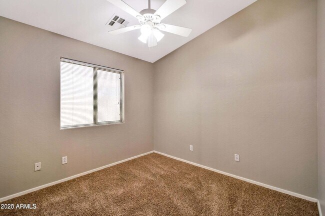 Building Photo - 1228 E Elm Rd