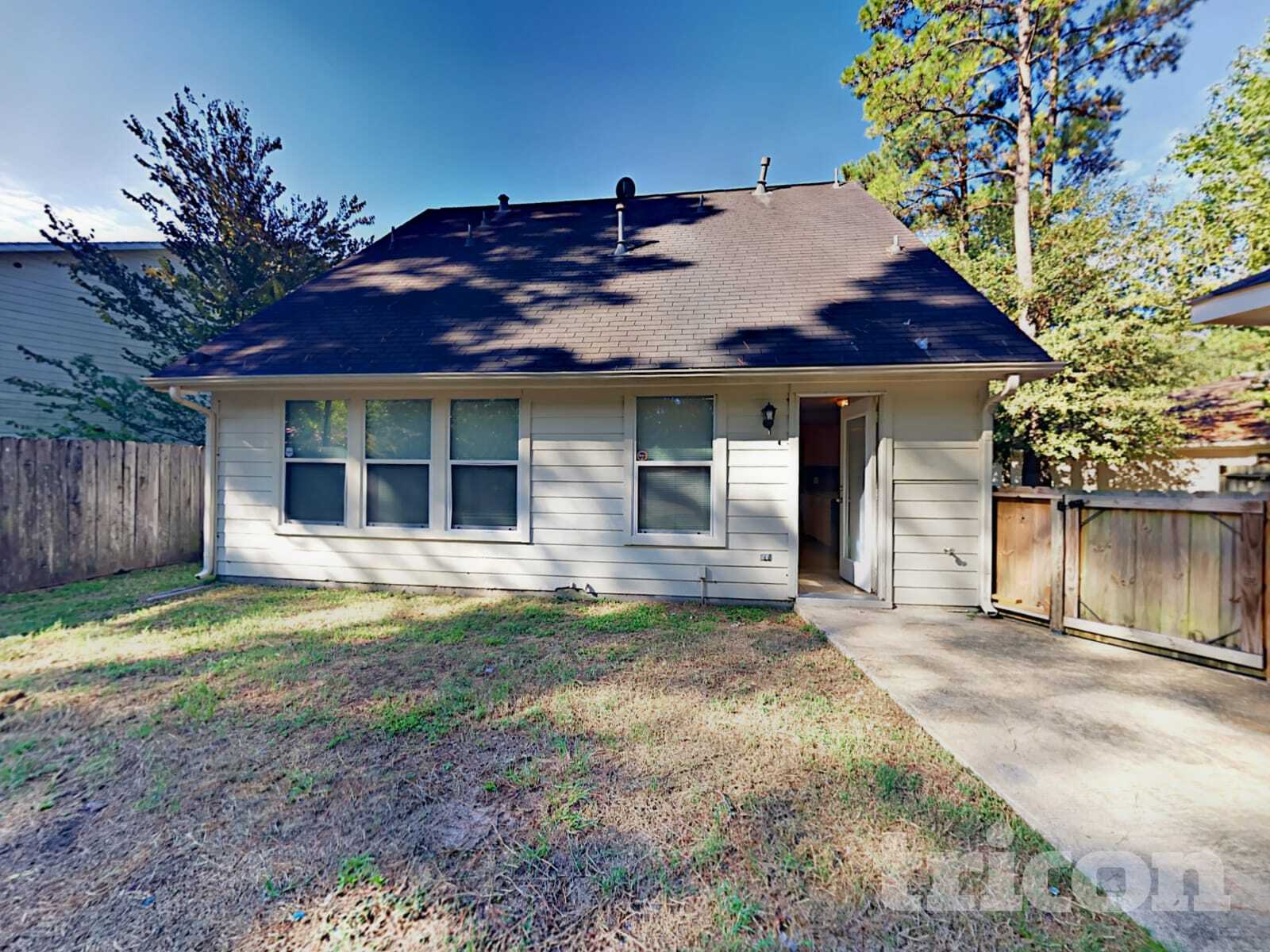 Building Photo - 18167 Woodsdale Ct