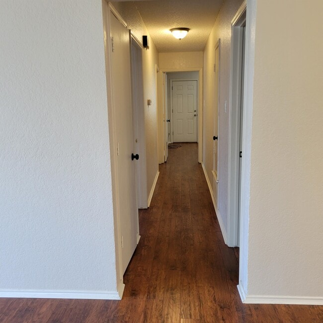 Building Photo - 5806 Silver Sage Dr