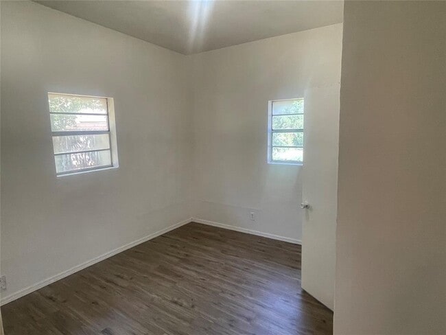 Building Photo - 310 N 20th St