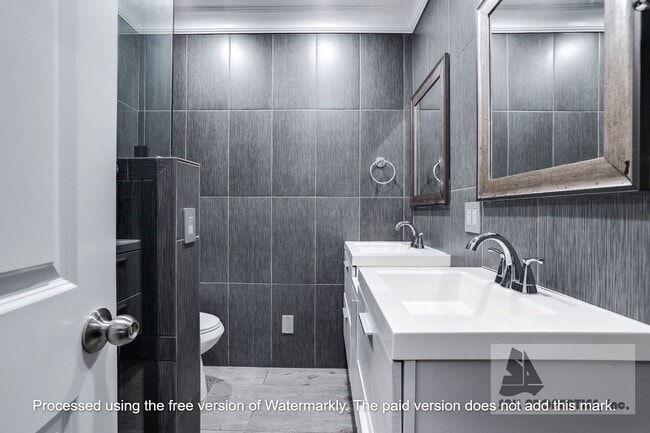 Building Photo - Gorgeous Remodeled Condo in Bixby Knolls