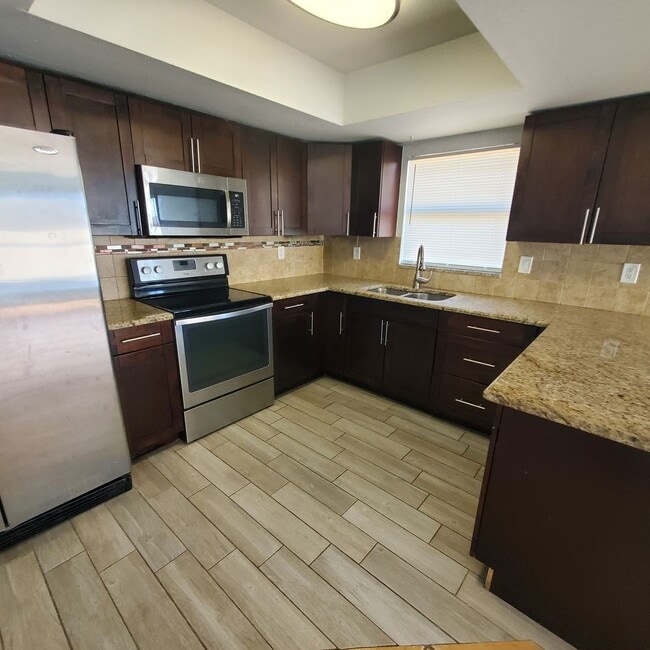 Building Photo - 419/421 Hancock Bridge Parkway