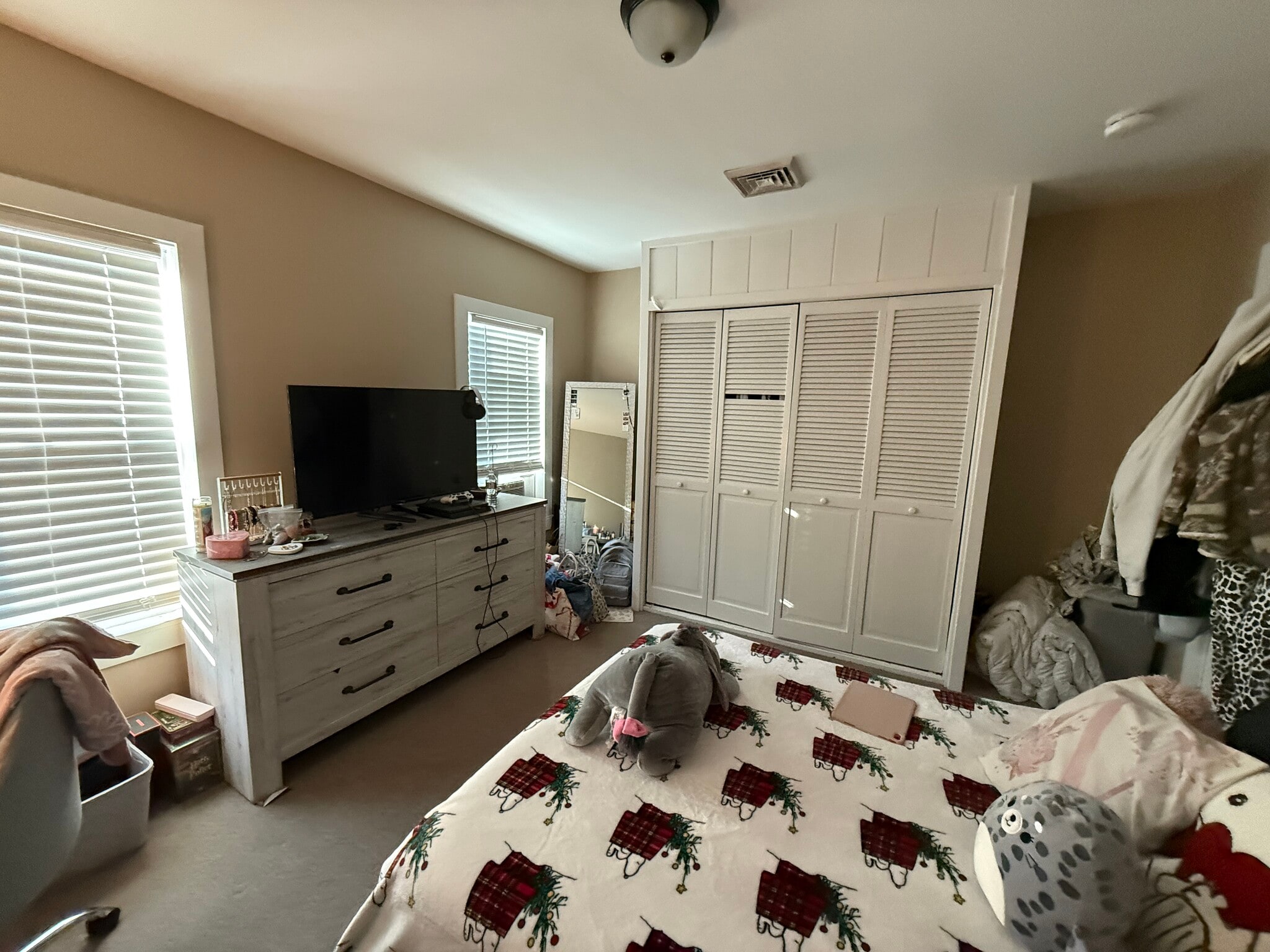 Building Photo - 146 Pleasant St