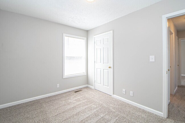 Building Photo - 233 Waterford Dr