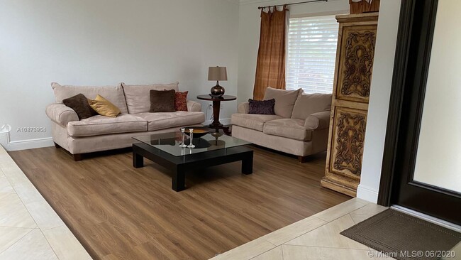 Building Photo - 13111 S Calusa Club Dr