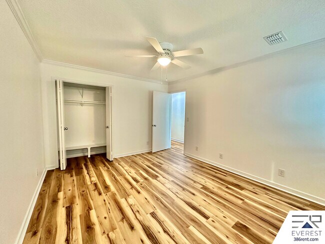 Building Photo - 58 Club House Dr