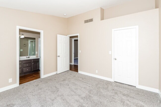 Building Photo - 925 Sunnyfield Way