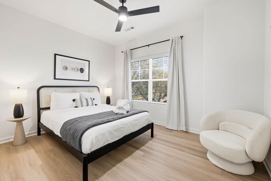 Building Photo - 1324 Van Buren Ave