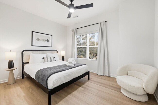 Building Photo - 1324 Van Buren Ave