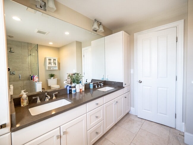 Building Photo - 38 Troy Ln