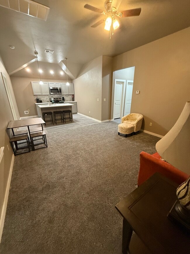 Building Photo - 314 W Illinois Ave