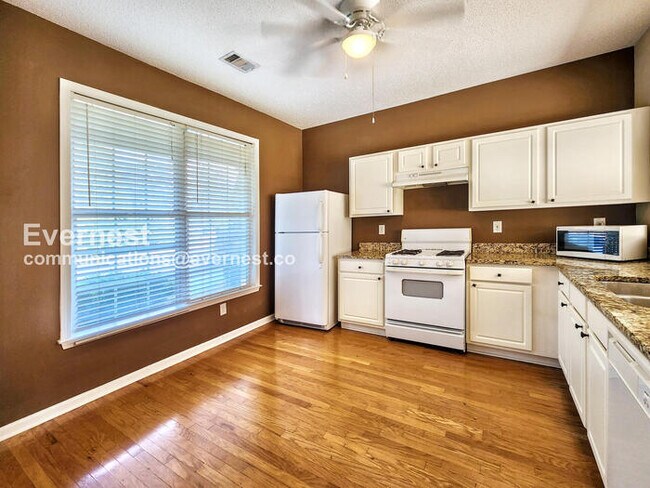 Building Photo - 2521 Heyoak Ct